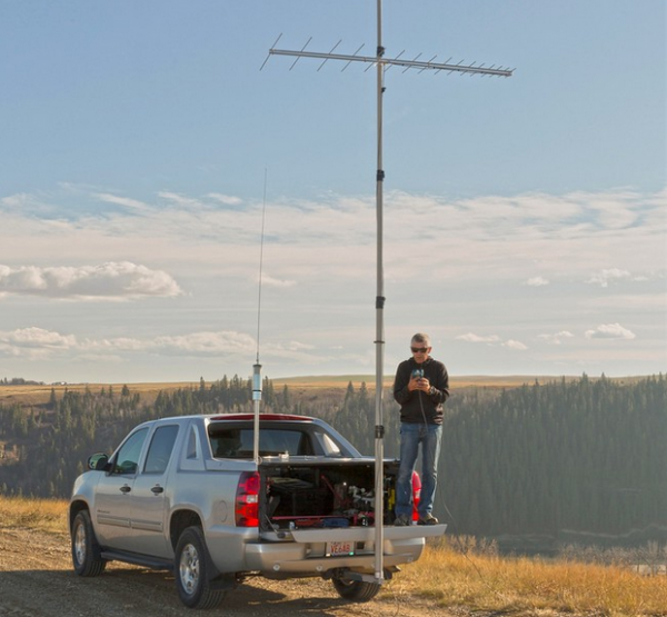 Heavy Duty mast and Hitch Mount supporting an array of antennas for Jerry Clement VE6AB