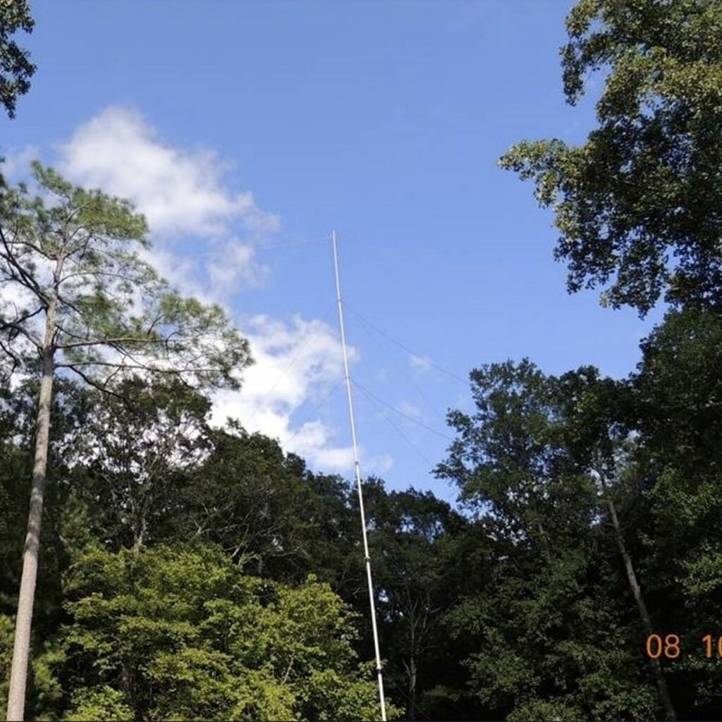 Jerry Carter W4SU Dipole Antenna at the top of a MK-8-HD push up mast 800x800 - Max-Gain systems, Inc