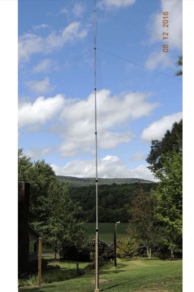 Jerry Carter W4SU MK-8-HD 50 foot Push Up Mast Elevating the Center of a Dipole Antenna - Max-Gain systems, Inc